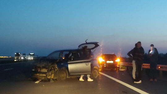 Samochód uderzył w barierkę na obwodnicy Lublina