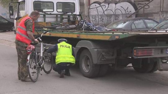 Samochód wjechał w rowerzystki na ścieżce. Jedna zmarła w szpitalu