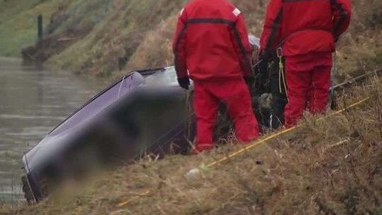 Samochód z pięcioma ciałami wyłowiony z rzeki. Jak doszło do tragedii?