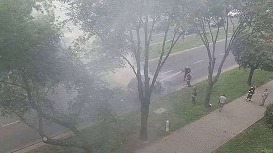 Samochód zapalił się w czasie jazdy (zdjęcia)