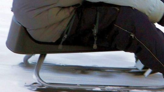 Samochodami ciągnęli sanki, dostali mandaty