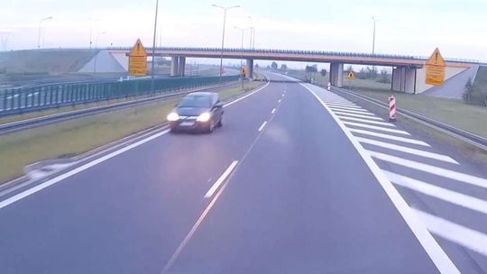 Samochodem pod prąd na ekspresówce [wideo]
