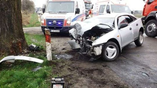 Samochodem w drzewo. Wypadek koło Lubartowa