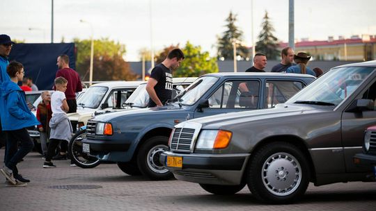 Samochodów mamy najwięcej w UE. Ale po polskich drogach jeżdżą gruchoty