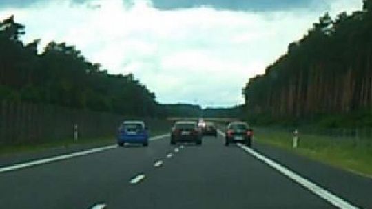 Samochodowe wyczyny na krajowej ,,trójce” pod Zieloną Górą (wideo)