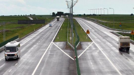 Samochody pomknęły nowym odcinkiem ekspresówki, czas podróży skrócił się o połowę (zdjęcia)