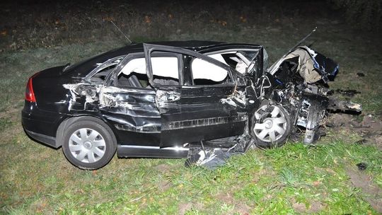 Samochody zmiażdżone. Najpierw jeden z nich zaczepił o nieoświetlony rozrzutnik