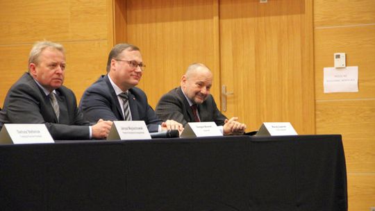 Samorządowcy idą do szkoły 