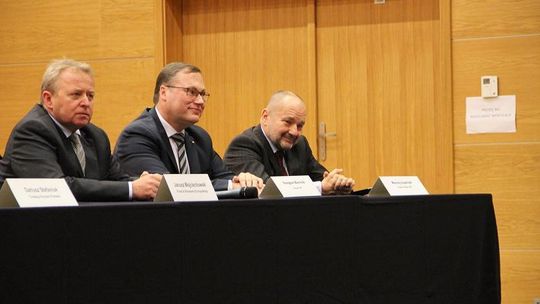 Samorządowcy pójdą do \"szkoły”. Zaprasza senator Bierecki