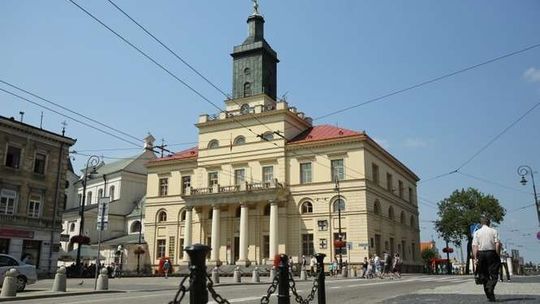 Samorządy tanie, samorządy drogie. Ile wydajemy na urzędników?