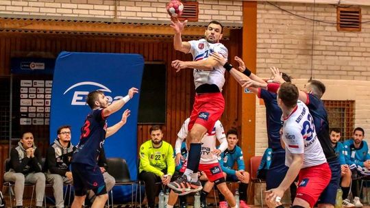 Sandra SPA Pogoń Szczecin – Azoty Puławy 22:33. Odjechali po przerwie