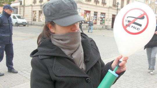 Sanepid namawiał do rzucenia palenia