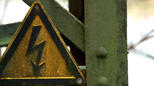 Sąsiad podłączył prąd do płotu. Bo pies szczekał