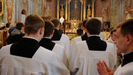 Savoir-vivre w kościele: Jak powinni zachowywać się wierni i duchowni