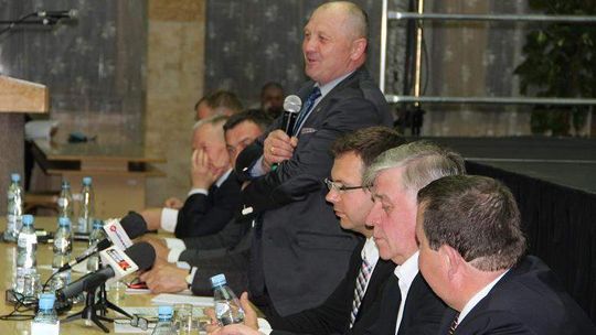 Sawicki uspokaja rolników: Rosja nie wprowadza embarga na jabłka z Polski