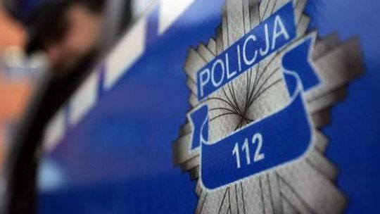 Schował się przed policją za wersalką