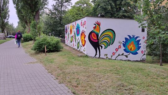 Ścianę wypatrzył chodząc do babci. Artysta z USA namalował mural na jednym z osiedli w Lublinie