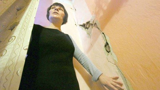 Ściany pękają, a kamienica wciąż bez remontu