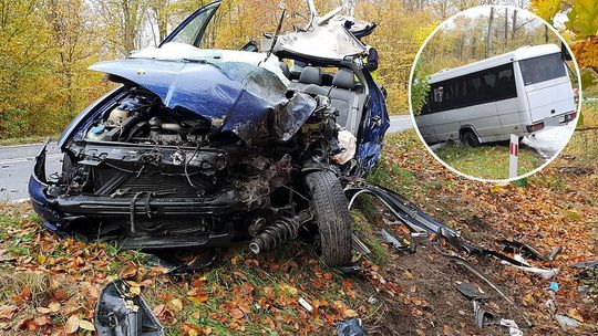 Seat zderzył się z busem, którym jechała drużyna piłkarska. 21-latek zmarł [zdjęcia]