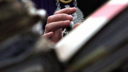 Sędziowie, prokuratorzy i celnicy stracą pełnopłatne zwolnienia