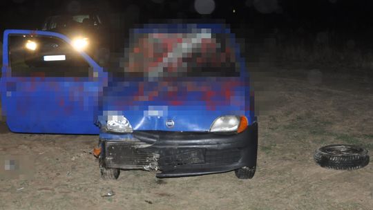 Seicento na łopatkach. Pijany duet i samochód, który nie miał szans