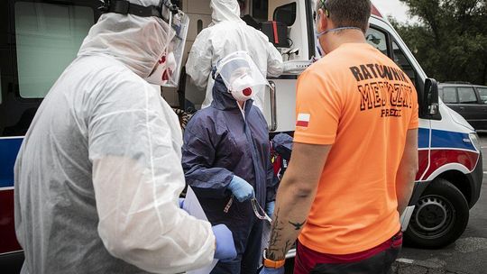 Sejm jest za dodatkami dla lekarzy i prawem do odmowy sprzedaży osobom bez maseczek