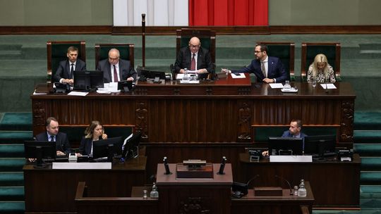 Sejm obniża składkę zdrowotną dla przedsiębiorców. Rząd podzielony, a opozycja przeciw