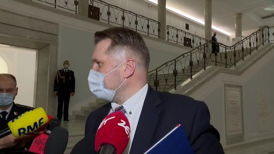 Sejm przyjął "lex Czarnek". Minister edukacji mówi o odpolitycznieniu szkół, opozycja o zamordyzmie