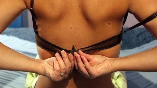 Seks Polaków podczas pandemii. "Narosły kryzysy, wskaźnik rozwodów nam się podnosi"