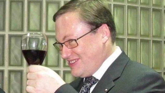 Senator PiS i grube miliony. Czyje konto zasiliły?