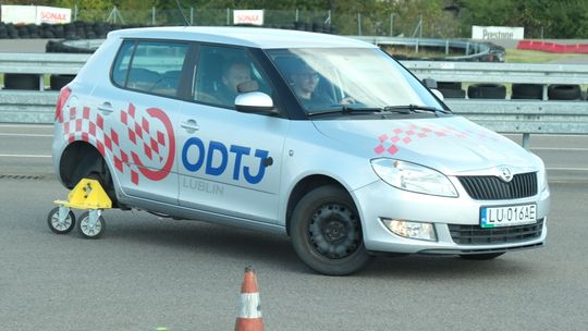 Senior za kierownicą może jeździć bezpiecznie. WORD zaprasza na bezpłatne szkolenia