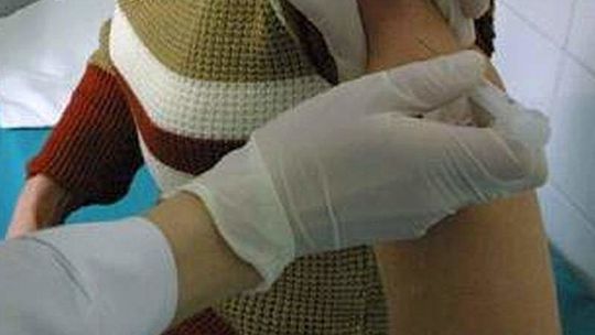 Seniorze, nie bój się grypy. Zaszczep się