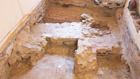 Sensacyjne odkrycia w dawnym klasztorze bernardynów w Lublinie. Archeolodzy natrafili na tajemniczą średniowieczną wieżę