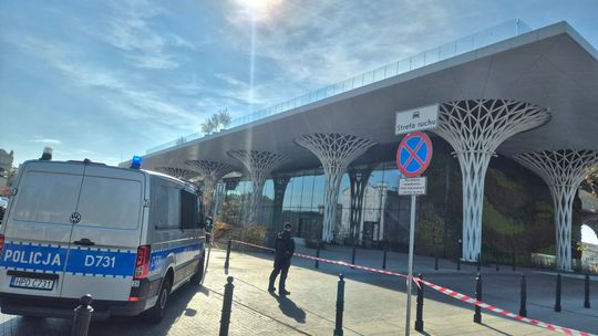 Seria alarmów bombowych w Lublinie. Szkoły i Dworzec Lublin pod kontrolą policji