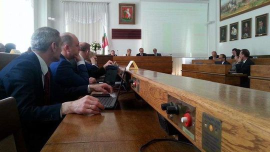 Sesja Rady Miasta. Kowalczyk do kamerzysty: \"Jesteśmy wyczuleni na urządzenia nagrywające\"