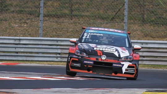 Sezon na plus. Rozmowa z Szymonem Ładniakiem, kierowcą wyścigowym z Lublina