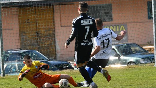 Sezon się skończył, a wciąż nie wiadomo kto wygra rozgrywki Keeza zamojskiej klasy okręgowej