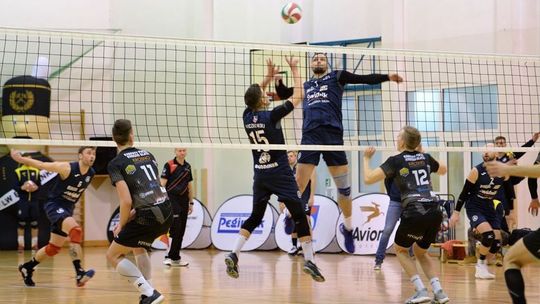 Siatkarze Avii rozpoczęli play-offy od dwóch zwycięstw z Karpatami Krosno