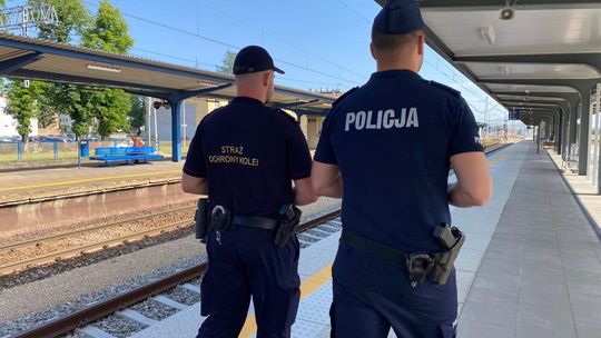 Siedział na torach, w rękach miał święty obrazek. To mogło skończyć się tragicznie