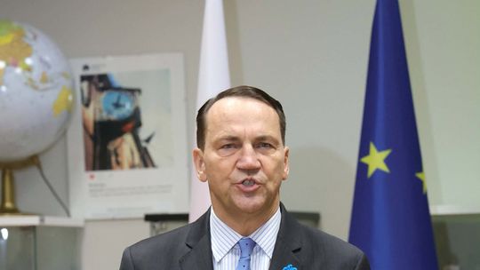 Sikorski straszy prezydenta Nawrockiego. „Kto sabotuje SAFE, dopuszcza się zdrady”
