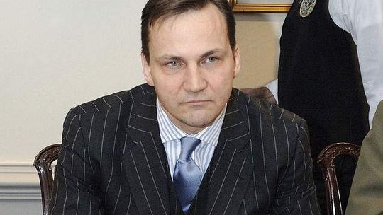 Sikorski: UE może zaostrzyć sankcje po wyborach na Ukrainie