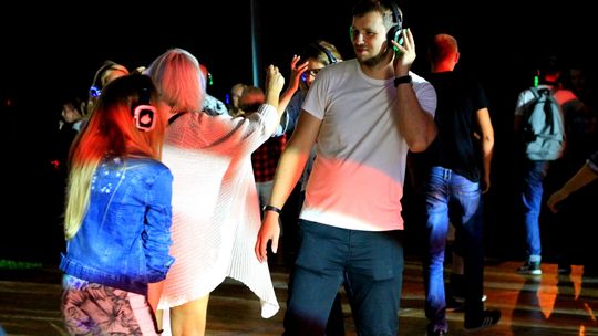 Silent disco w Marinie Puławy. Wszyscy imprezowicze w słuchawkach