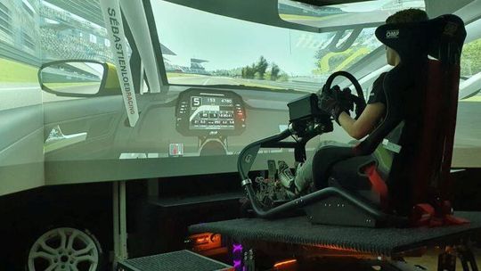 SimRacing przebojem zdobywa serca wielu fanów