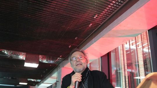 Siniaki na rękach aktorek i propozycje seksu. Prokuratura bada, co się działo w sławnych Gardzienicach