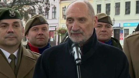 Skąd decyzja o wycofaniu wniosków o nominacje generalskie? "Następne pytanie, proszę!"