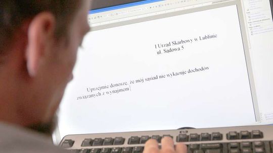 \"Skąd oni mają pieniądze\"? Coraz częściej donosimy do skarbówki