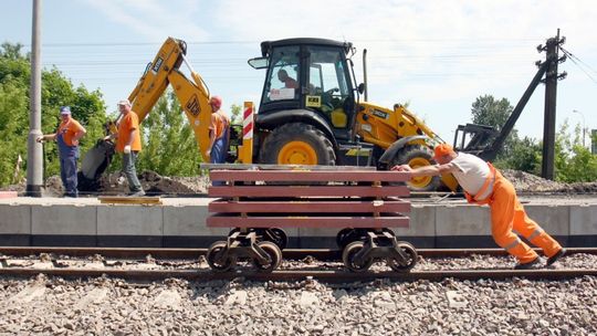 Skandal. Kolej remontuje tory, żeby je zamykać?