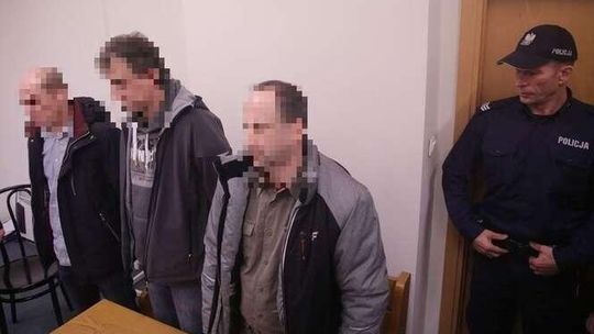 Skandal w izbie wytrzeźwień. Oskarżony policjant zostaje w celi