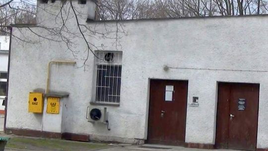 Skandal w kostnicy przy szpitalu? \"Przeżyłem szok! Upchnęli 17 ciał. Niektóre na podłodze\"