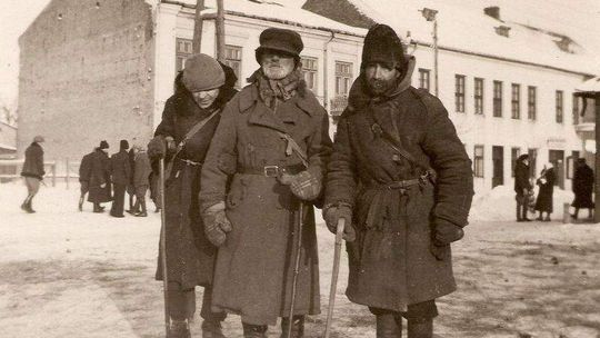 Skarb znaleziony w puszczy. Co było w walizce Józefa Karłowicza?